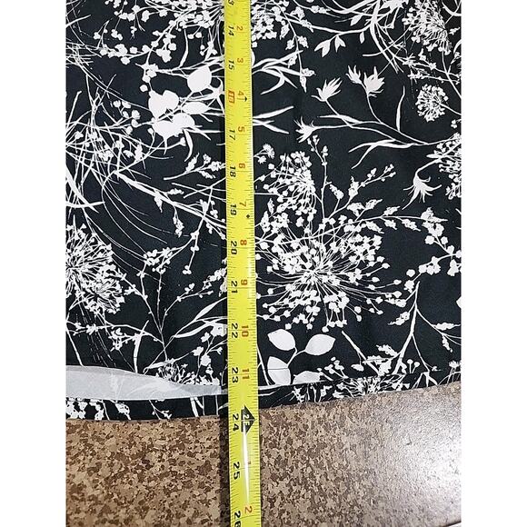 Villager Liz Claiborne Black White Floral Print Midi A-Line Skirt 8 Boho Artsy - Picture 4 of 7